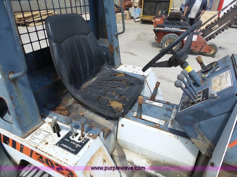 image for item G3754 1989 Bobcat 3023 trencher