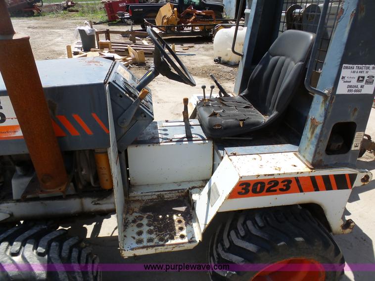 image for item G3754 1989 Bobcat 3023 trencher