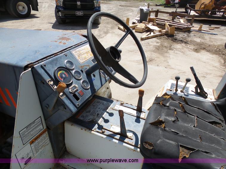 image for item G3754 1989 Bobcat 3023 trencher