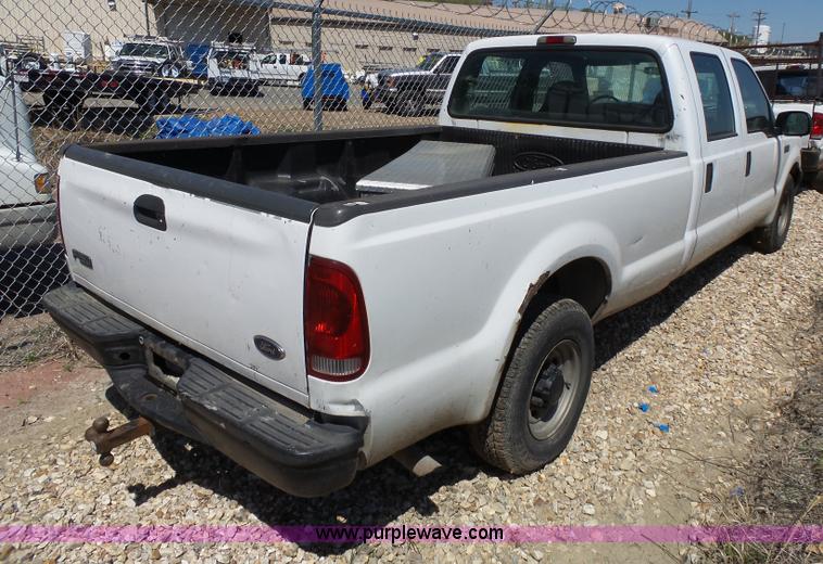 image for item J4984 2002 Ford F250 Super Duty XL Crew Cab pickup truck