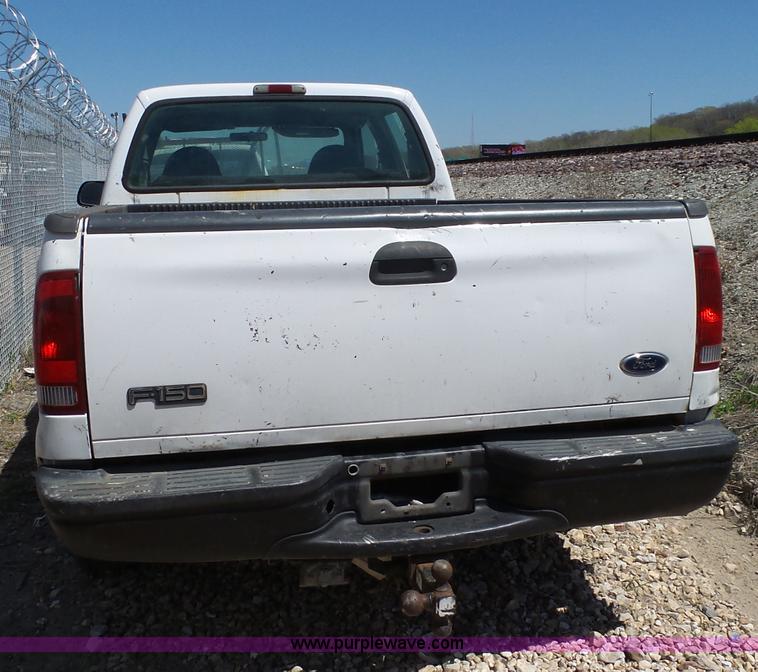 image for item J4984 2002 Ford F250 Super Duty XL Crew Cab pickup truck