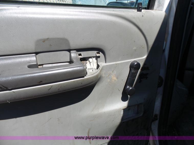 image for item J4984 2002 Ford F250 Super Duty XL Crew Cab pickup truck