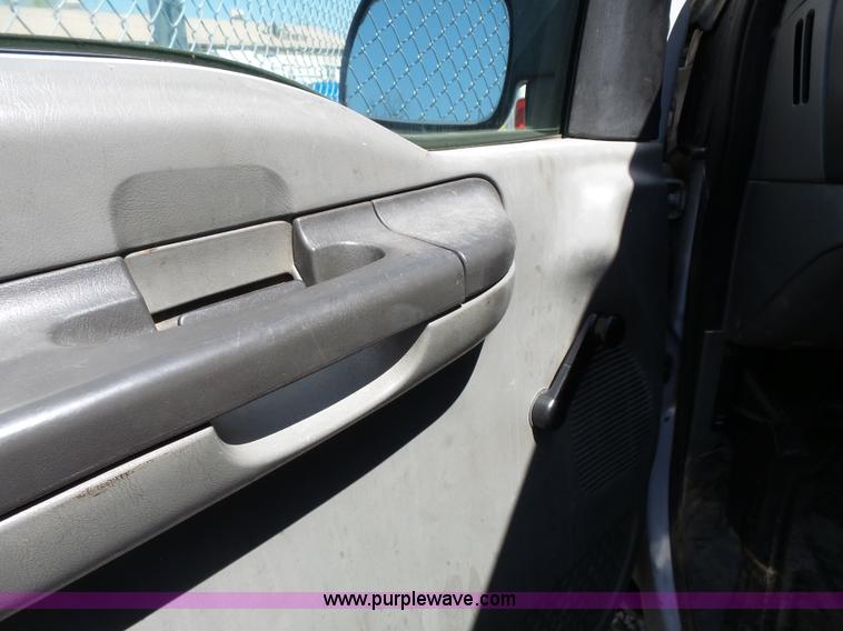 image for item J4984 2002 Ford F250 Super Duty XL Crew Cab pickup truck