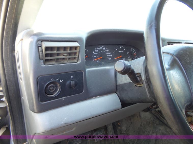 image for item J4984 2002 Ford F250 Super Duty XL Crew Cab pickup truck