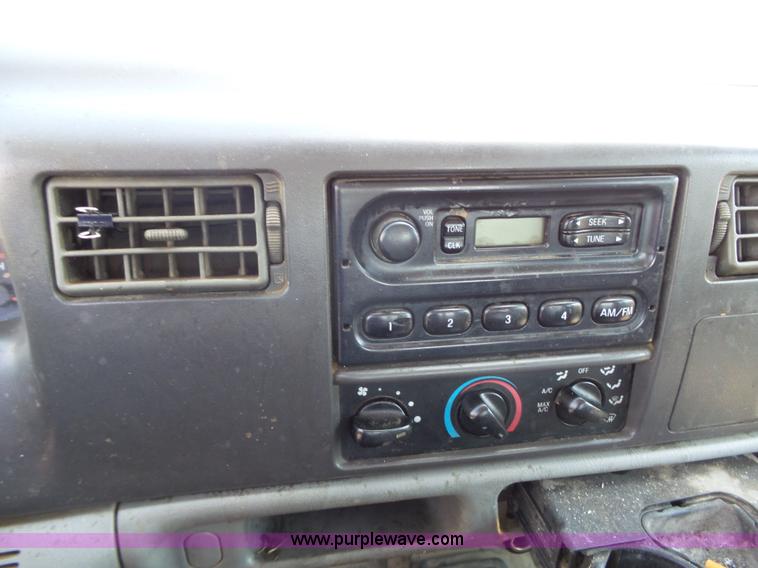 image for item J4984 2002 Ford F250 Super Duty XL Crew Cab pickup truck