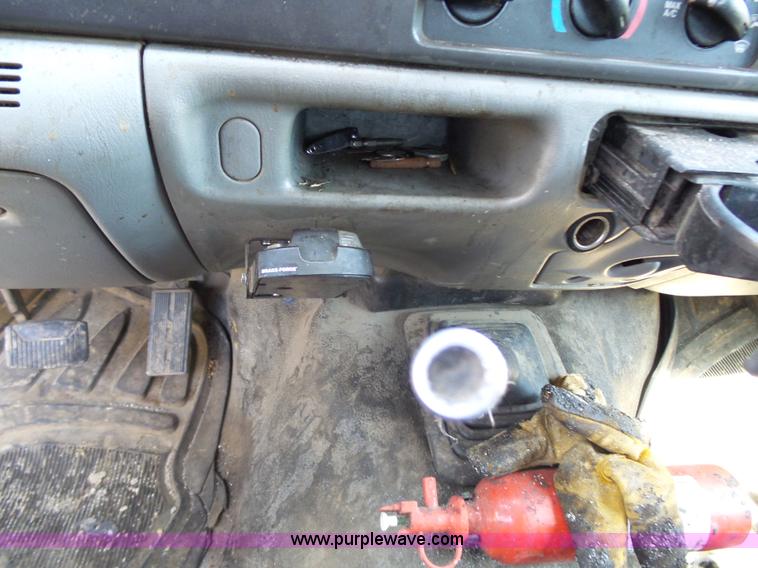 image for item J4984 2002 Ford F250 Super Duty XL Crew Cab pickup truck