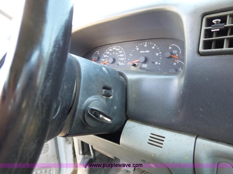 image for item J4984 2002 Ford F250 Super Duty XL Crew Cab pickup truck