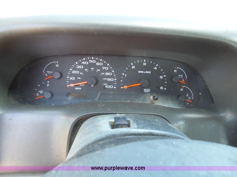 image for item J4984 2002 Ford F250 Super Duty XL Crew Cab pickup truck