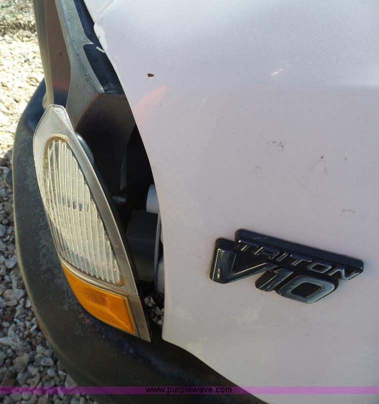 image for item J4984 2002 Ford F250 Super Duty XL Crew Cab pickup truck