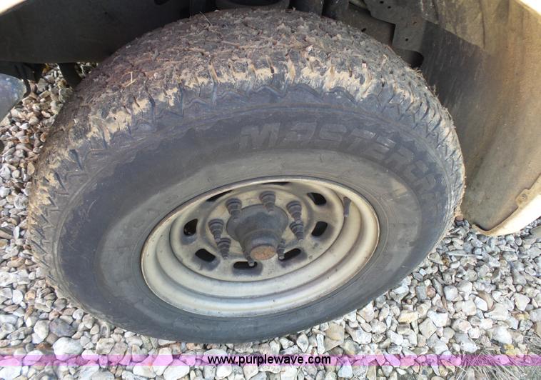 image for item J4984 2002 Ford F250 Super Duty XL Crew Cab pickup truck