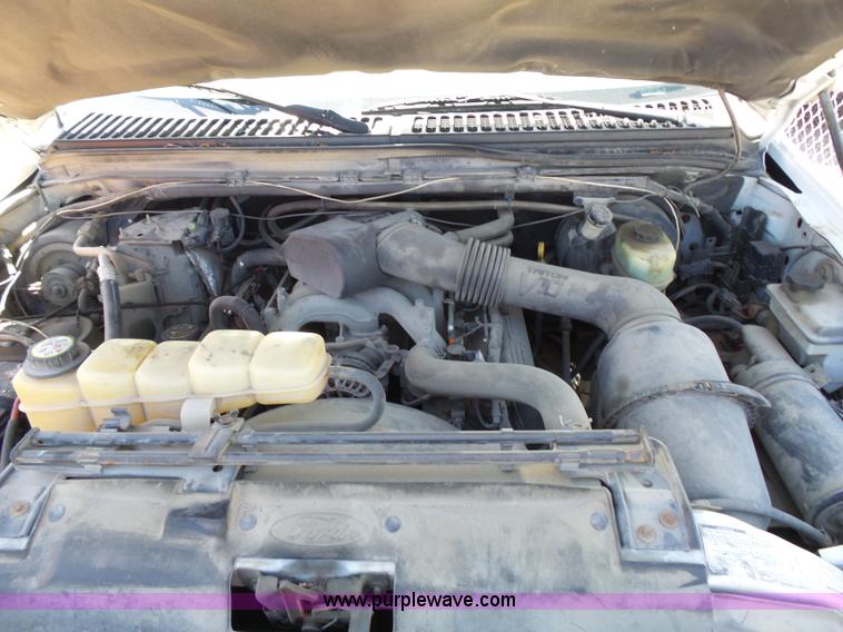 image for item J4984 2002 Ford F250 Super Duty XL Crew Cab pickup truck