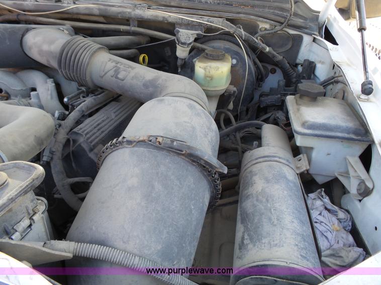 image for item J4984 2002 Ford F250 Super Duty XL Crew Cab pickup truck