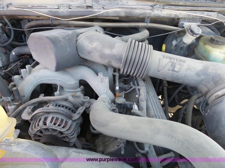 image for item J4984 2002 Ford F250 Super Duty XL Crew Cab pickup truck