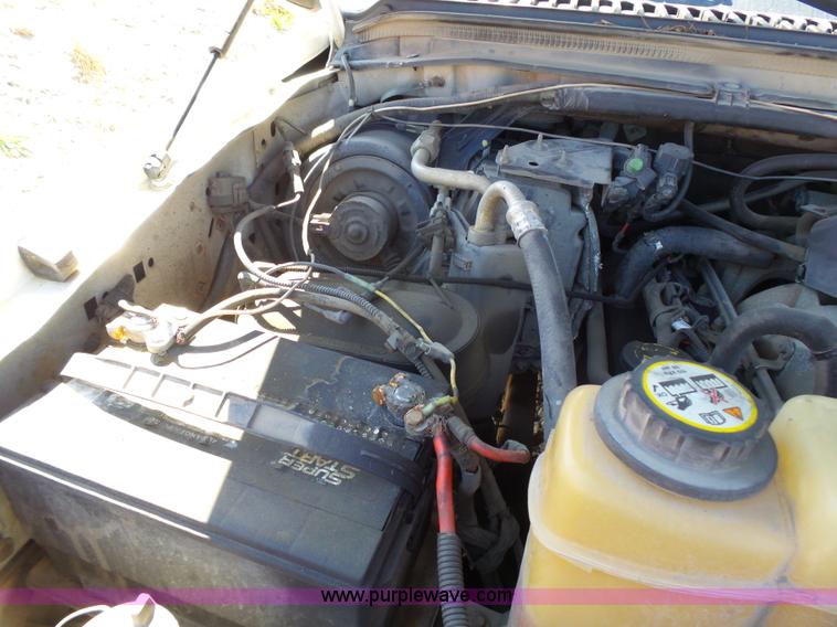 image for item J4984 2002 Ford F250 Super Duty XL Crew Cab pickup truck