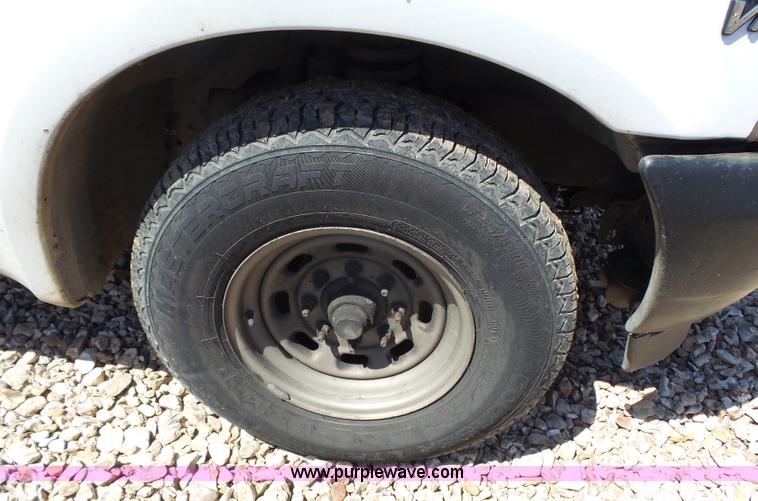 image for item J4984 2002 Ford F250 Super Duty XL Crew Cab pickup truck