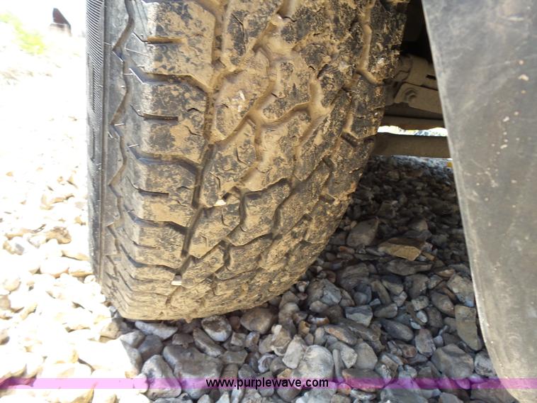 image for item J4984 2002 Ford F250 Super Duty XL Crew Cab pickup truck