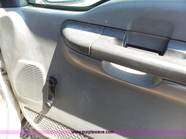 image for item J4984 2002 Ford F250 Super Duty XL Crew Cab pickup truck