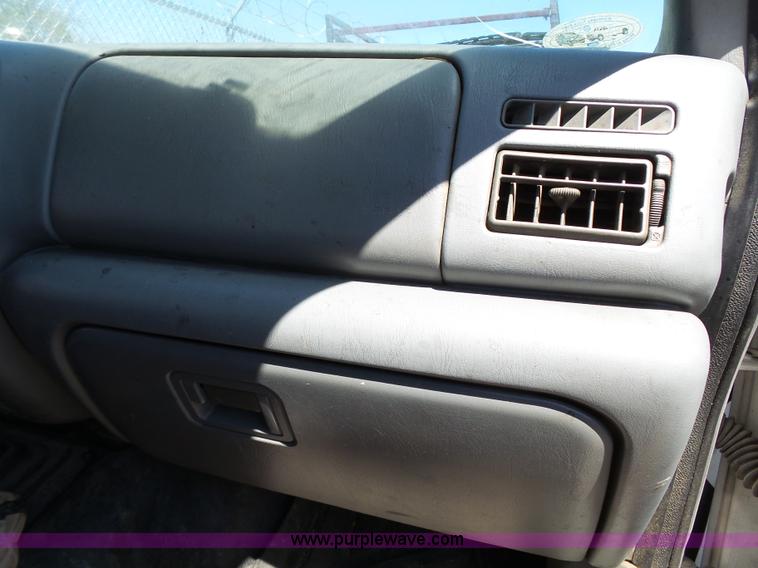 image for item J4984 2002 Ford F250 Super Duty XL Crew Cab pickup truck