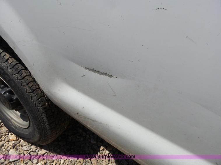 image for item J4984 2002 Ford F250 Super Duty XL Crew Cab pickup truck