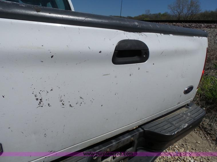 image for item J4984 2002 Ford F250 Super Duty XL Crew Cab pickup truck