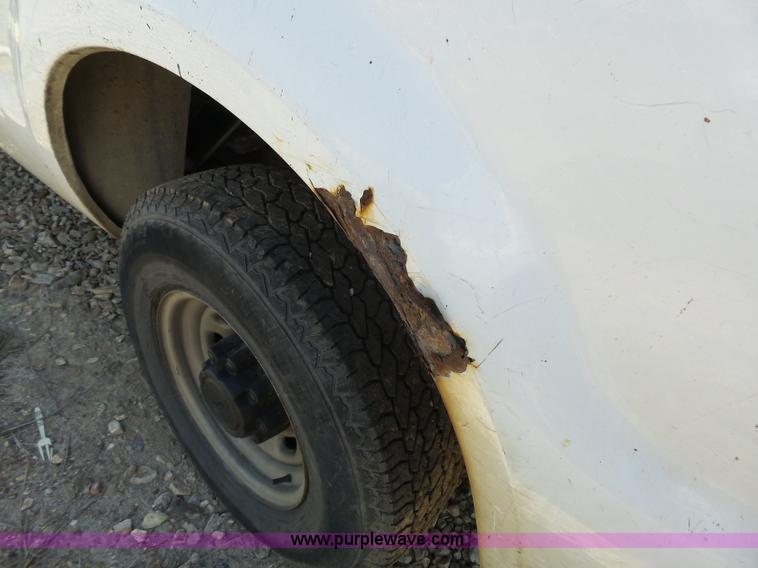 image for item J4984 2002 Ford F250 Super Duty XL Crew Cab pickup truck