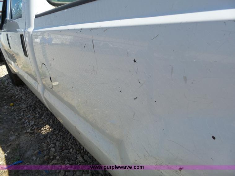 image for item J4984 2002 Ford F250 Super Duty XL Crew Cab pickup truck