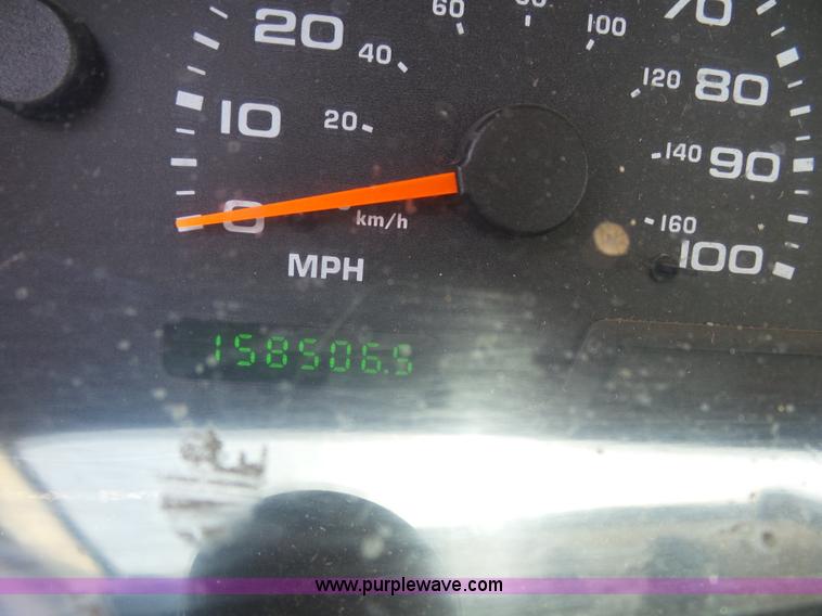 image for item J4984 2002 Ford F250 Super Duty XL Crew Cab pickup truck