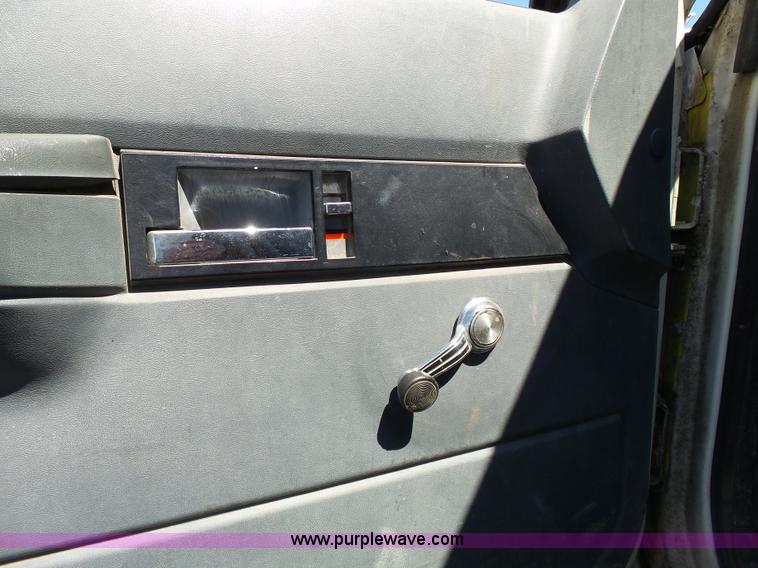 image for item J4995 1991 GMC TopKick box truck