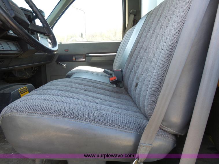 image for item J4995 1991 GMC TopKick box truck