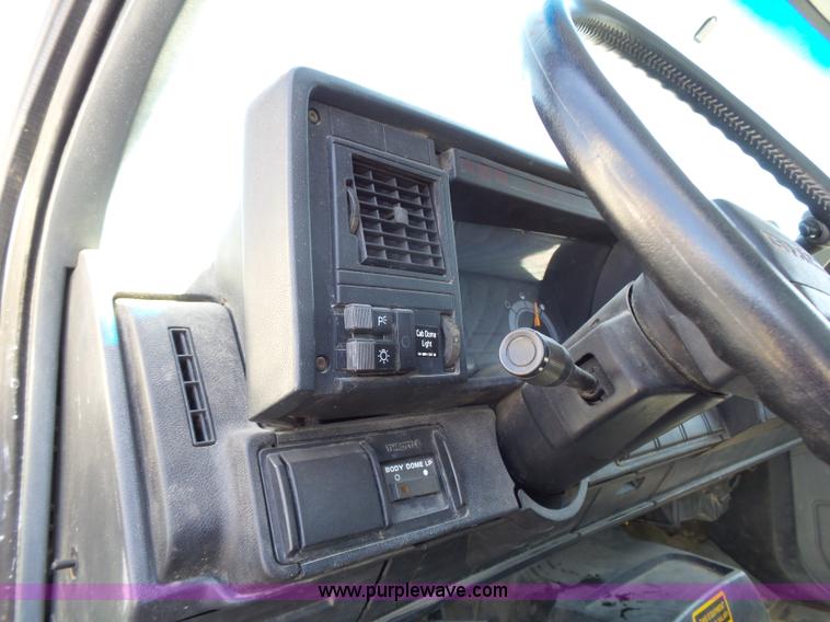 image for item J4995 1991 GMC TopKick box truck