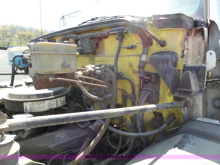 image for item J4995 1991 GMC TopKick box truck