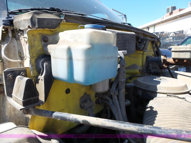 image for item J4995 1991 GMC TopKick box truck