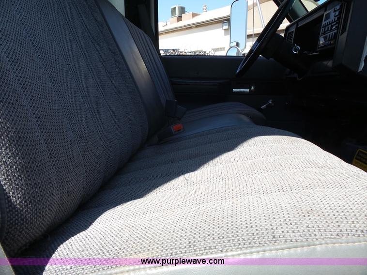 image for item J4995 1991 GMC TopKick box truck