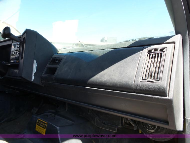 image for item J4995 1991 GMC TopKick box truck