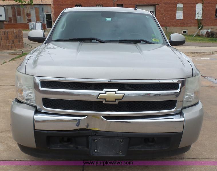 image for item J7517 2008 Chevrolet Silverado 1500 Crew Cab pickup truck
