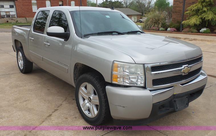 image for item J7517 2008 Chevrolet Silverado 1500 Crew Cab pickup truck