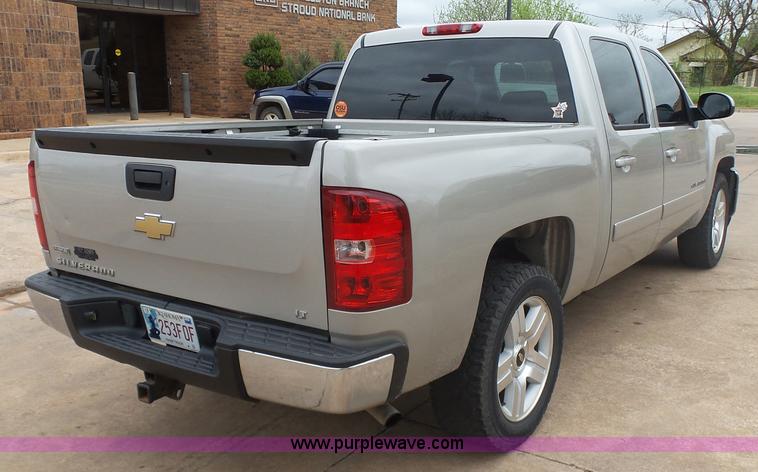 image for item J7517 2008 Chevrolet Silverado 1500 Crew Cab pickup truck