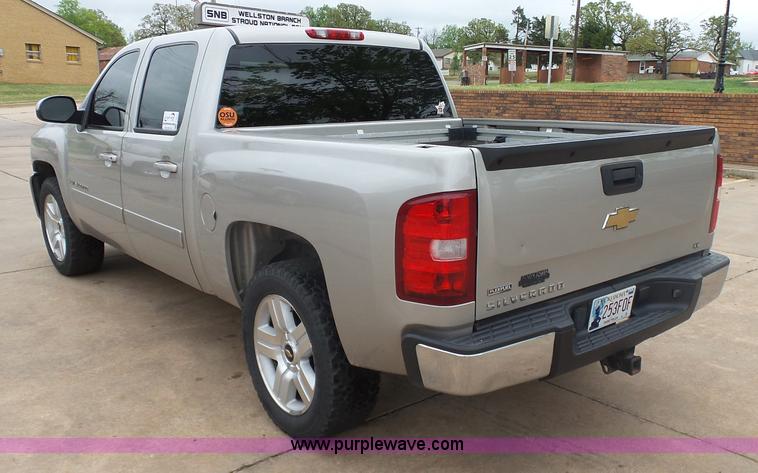 image for item J7517 2008 Chevrolet Silverado 1500 Crew Cab pickup truck