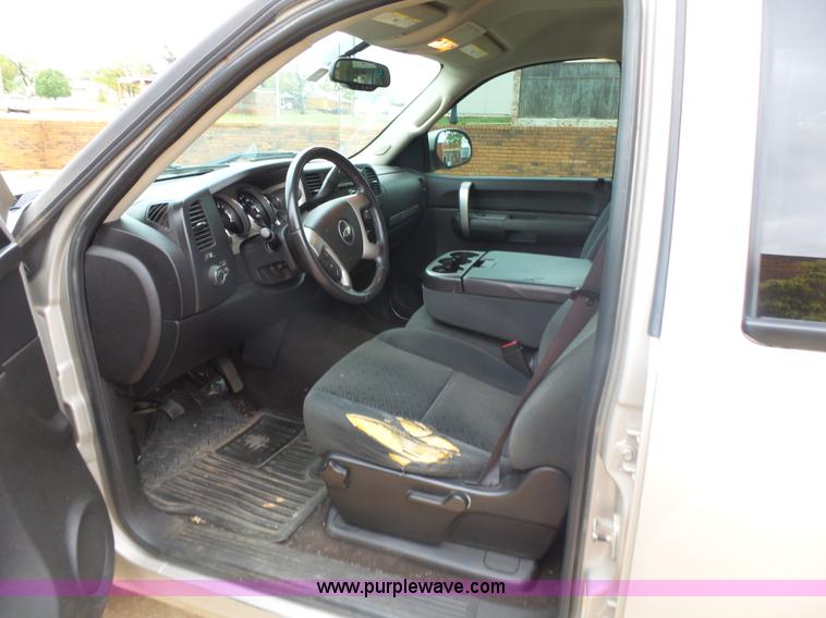 image for item J7517 2008 Chevrolet Silverado 1500 Crew Cab pickup truck