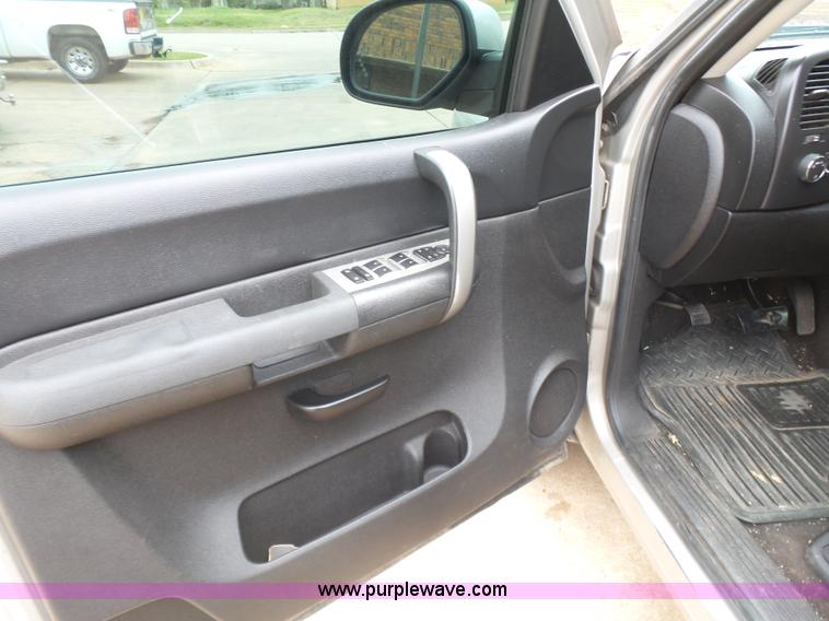 image for item J7517 2008 Chevrolet Silverado 1500 Crew Cab pickup truck