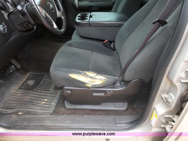 image for item J7517 2008 Chevrolet Silverado 1500 Crew Cab pickup truck