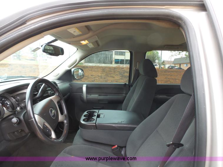 image for item J7517 2008 Chevrolet Silverado 1500 Crew Cab pickup truck