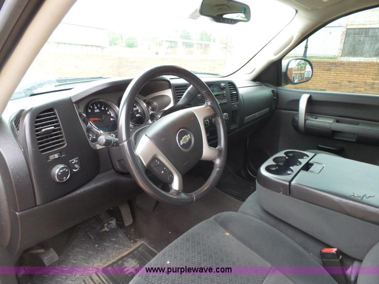 image for item J7517 2008 Chevrolet Silverado 1500 Crew Cab pickup truck