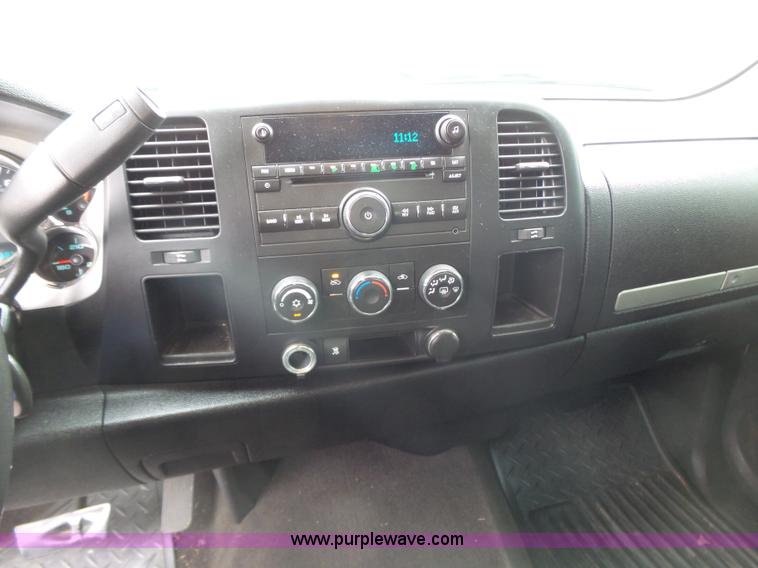 image for item J7517 2008 Chevrolet Silverado 1500 Crew Cab pickup truck