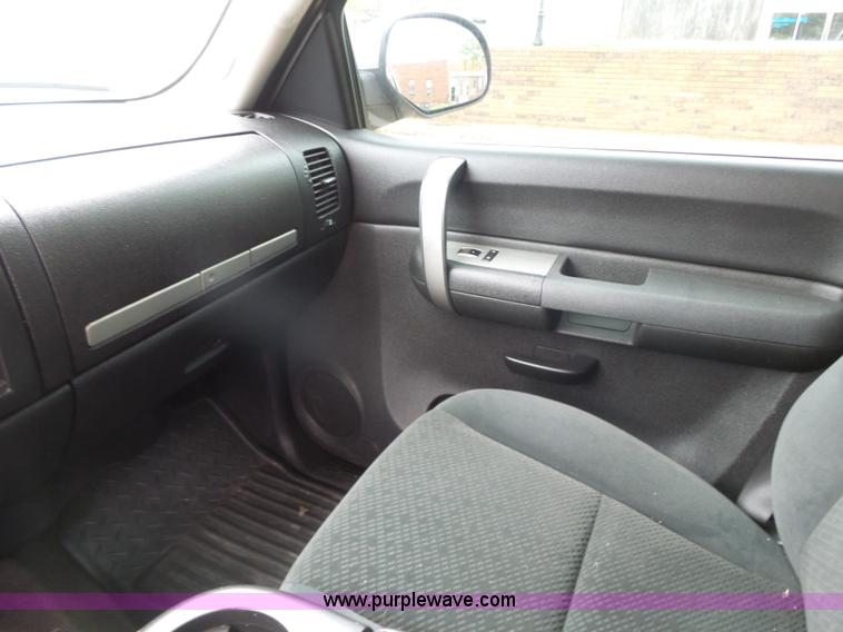 image for item J7517 2008 Chevrolet Silverado 1500 Crew Cab pickup truck