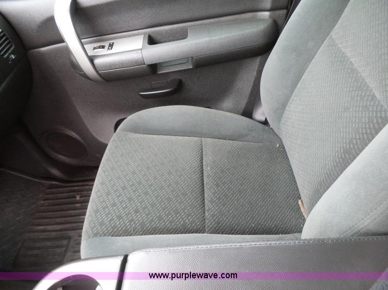 image for item J7517 2008 Chevrolet Silverado 1500 Crew Cab pickup truck