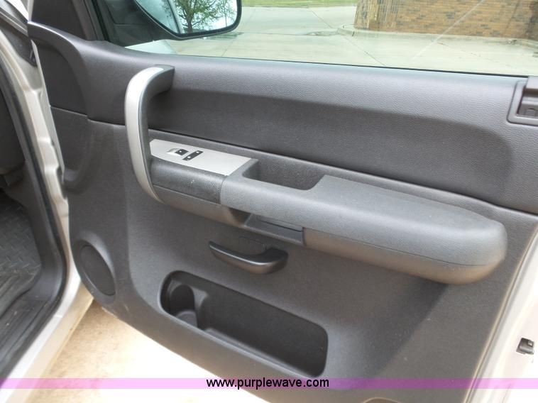 image for item J7517 2008 Chevrolet Silverado 1500 Crew Cab pickup truck