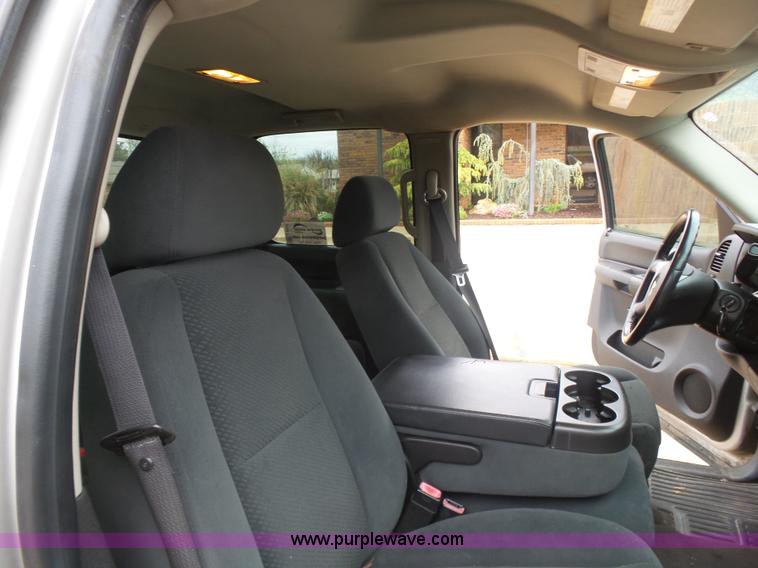 image for item J7517 2008 Chevrolet Silverado 1500 Crew Cab pickup truck