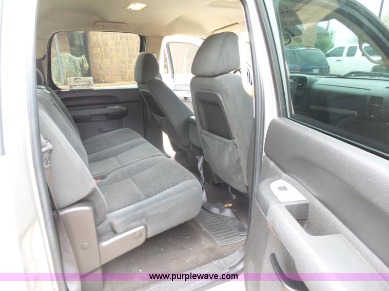 image for item J7517 2008 Chevrolet Silverado 1500 Crew Cab pickup truck