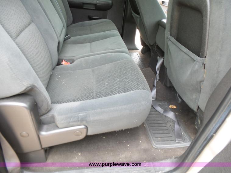 image for item J7517 2008 Chevrolet Silverado 1500 Crew Cab pickup truck